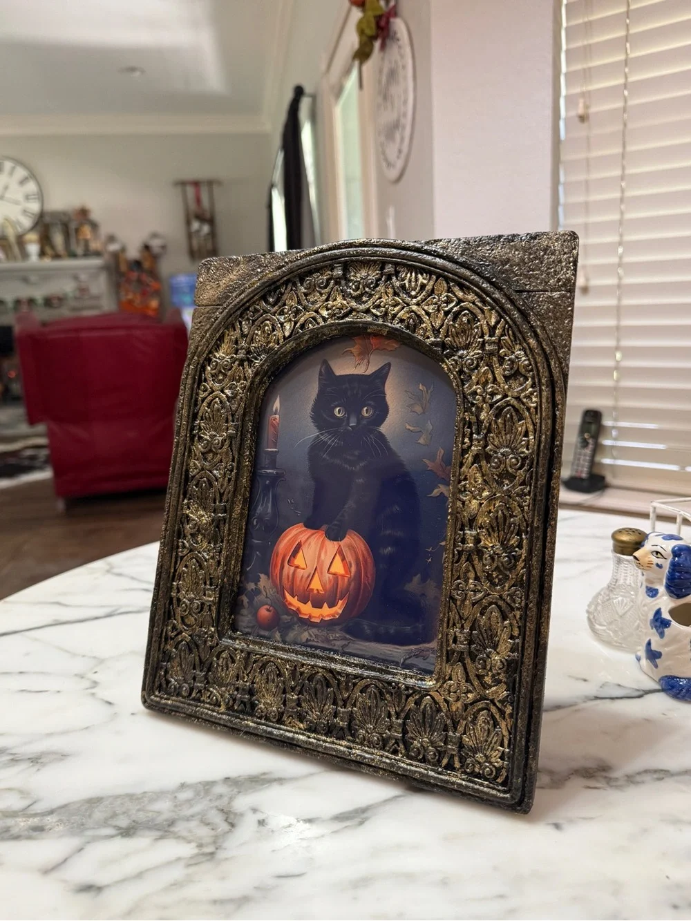 Vintage showcases black